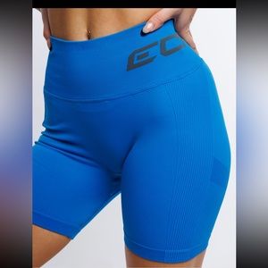 High wasted 6 inch soft but compressive work out shorts!